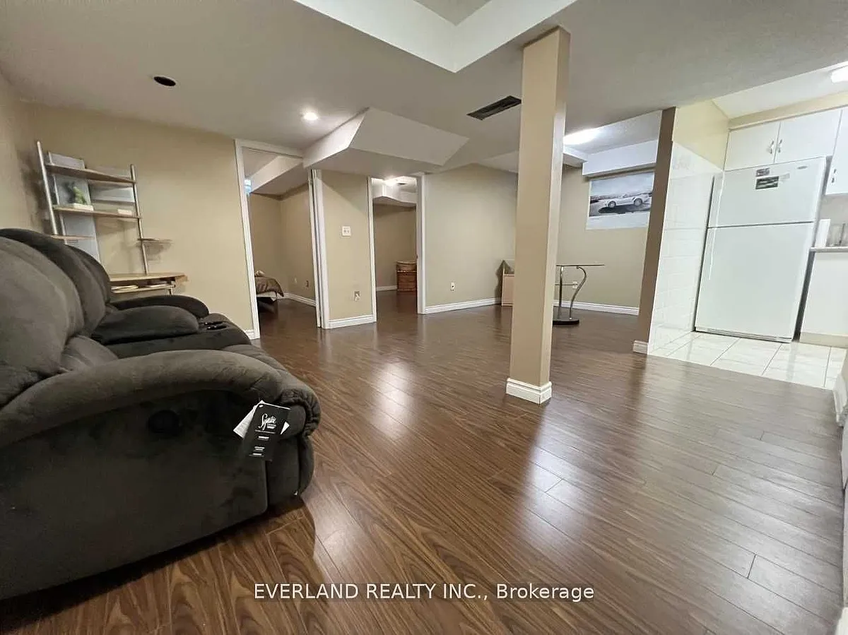 Building Photo - 78 Eastvale Dr #BASEMENT