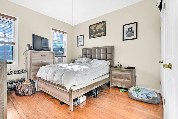 Rented by Halvatzis Realty | media 31
