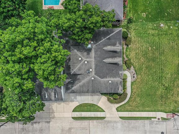 2nd image of 5601 Valerie St