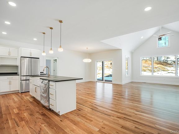 2nd image of 6 Roundhill Road