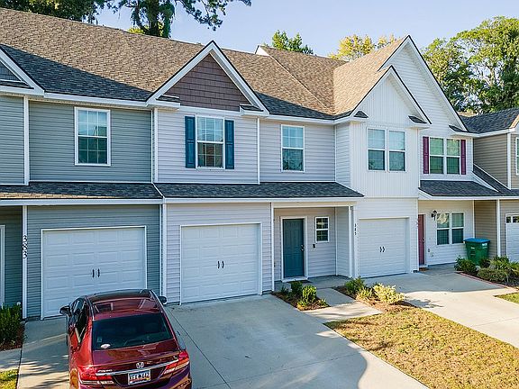 3rd image of 385 Dante Cir