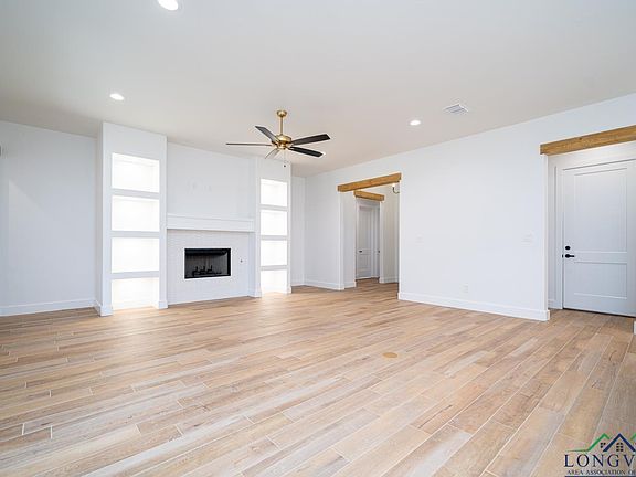 4th image of 305 Saddle Brook Dr