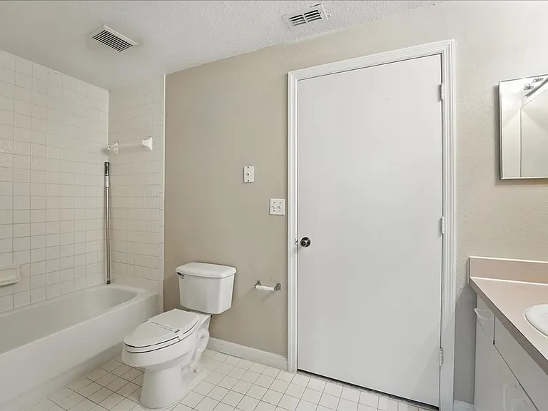 5560 Metrowest Blvd #108 — Photo 10