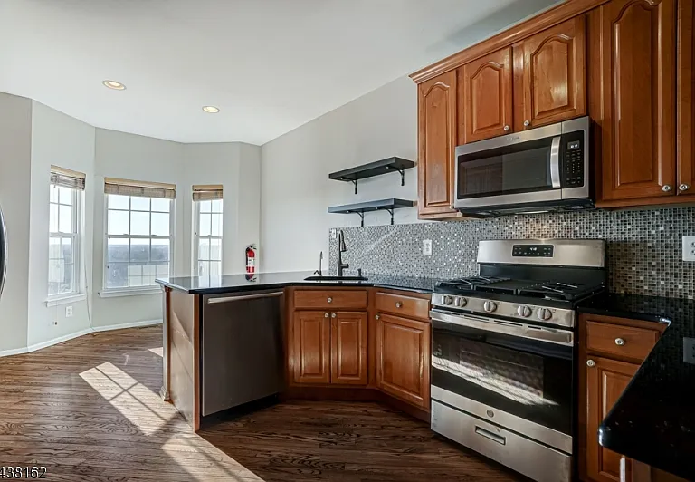 1039 Shadowlawn Dr — Photo 4