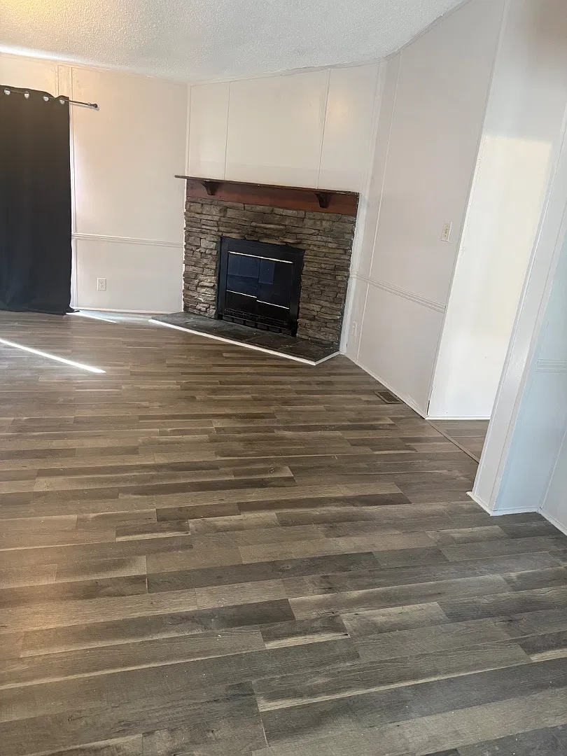 121 Crosstown Rd — Photo 1
