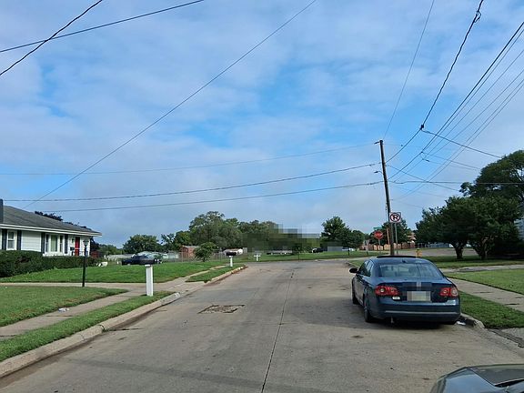 5th image of 2529 E 41st Ct