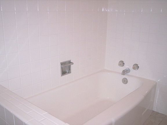 5th image of 3010 Glenwood Ave