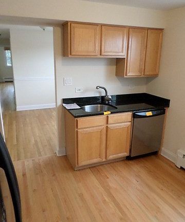 5th image of 7555 N Oakley Ave #3A