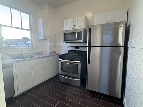 5th image of 610 Webster St #16