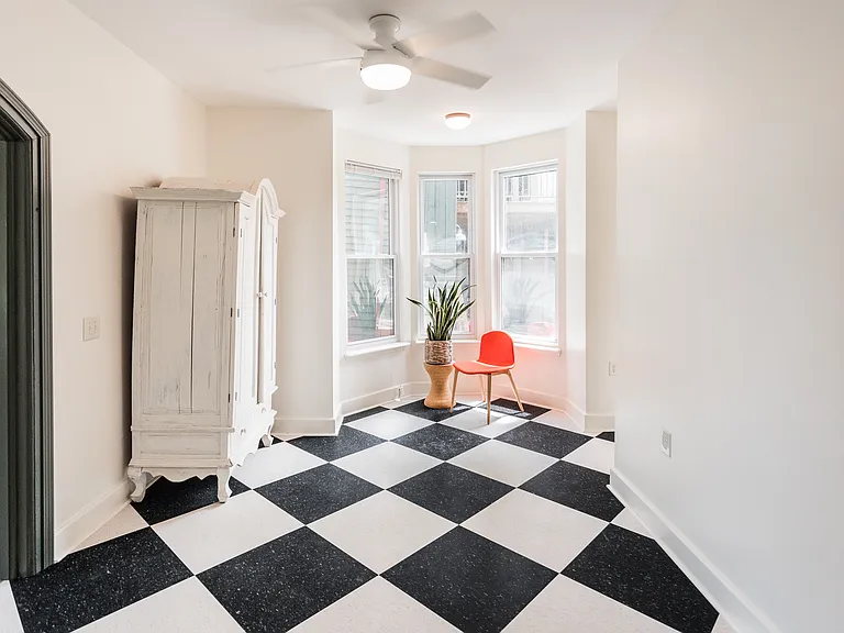 1421 Van Dyke St — Photo 9