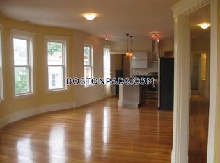 244 River St #2L, Cambridge, MA 02139