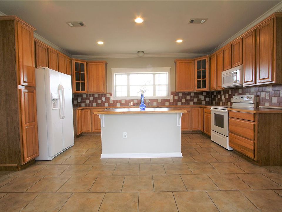1st image of 48 Shayce Ln