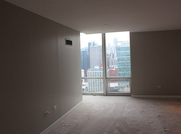 5th image of 737 W Washington Blvd APT 3106