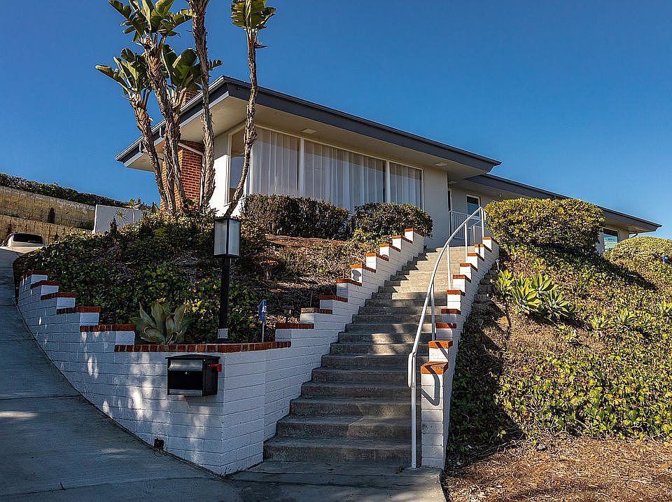 1st image of 808 Golden Park Ave
