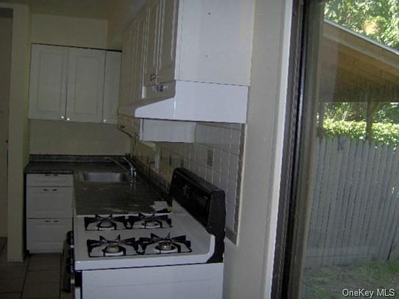 3rd image of 82 Sheffield Dr