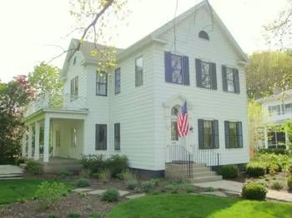 420 Howard Ave, Grand Haven, MI 49417