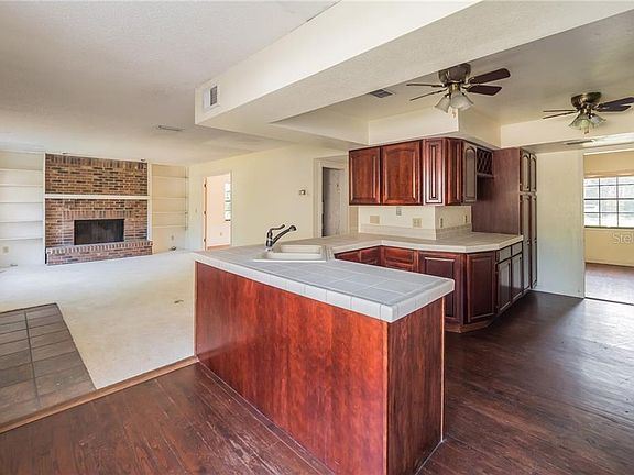 4th image of 967 Carissa Ln