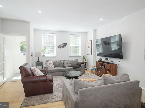 3rd image of 1009 McKean St
