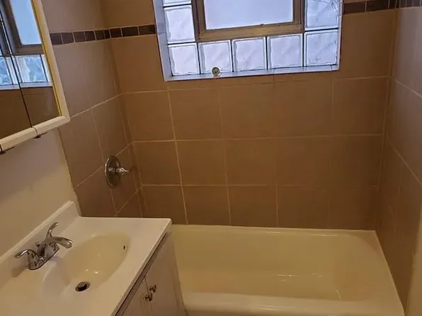 7948 S Dobson Ave APT 1A, Chicago, IL 60619