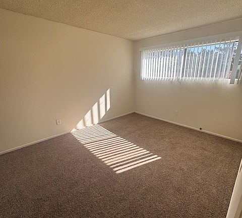 4th image of 2831 Montrose Ave #10