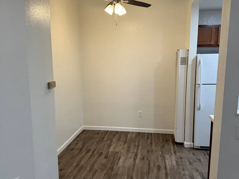 4135 IOWA ST - 5 — Photo 2