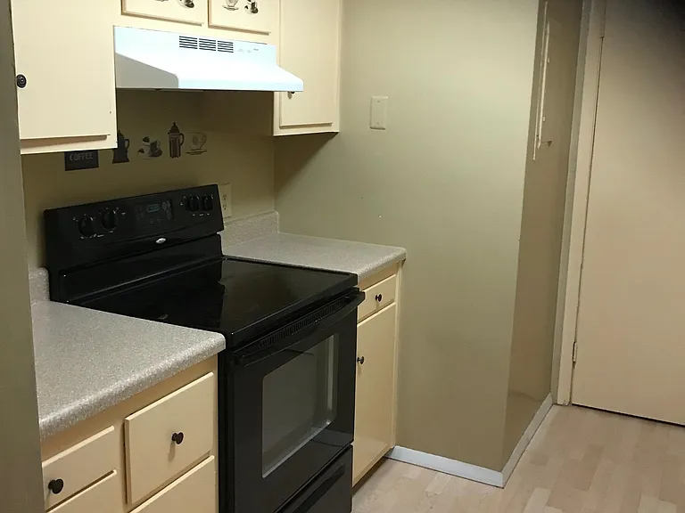 1213 Schaub Dr — Photo 10