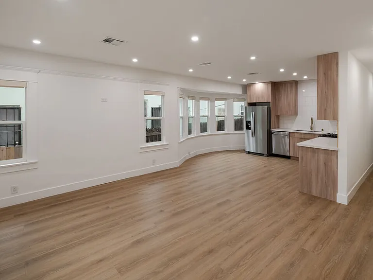 5729 Carlton Way #3/4 — Photo 2