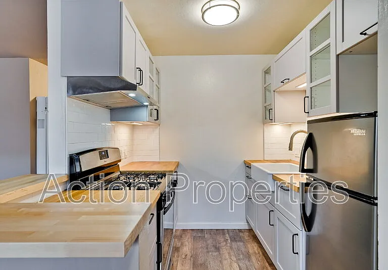 1084 Wentworth St #4 — Photo 1