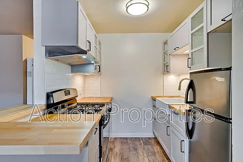 1084 Wentworth St #4 Photo 1