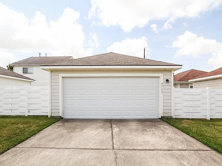 9711 Farrell Dr — Photo 16