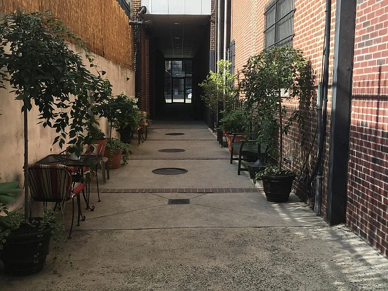 1010 Arch St #703 — Photo 23