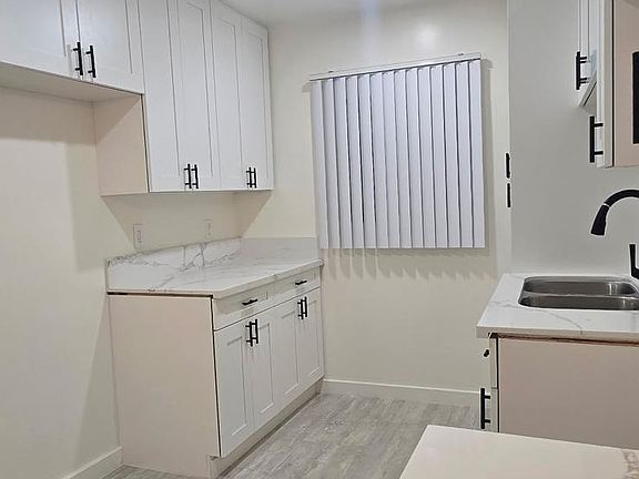 2nd image of 1265 N St Andrews Pl APT 5