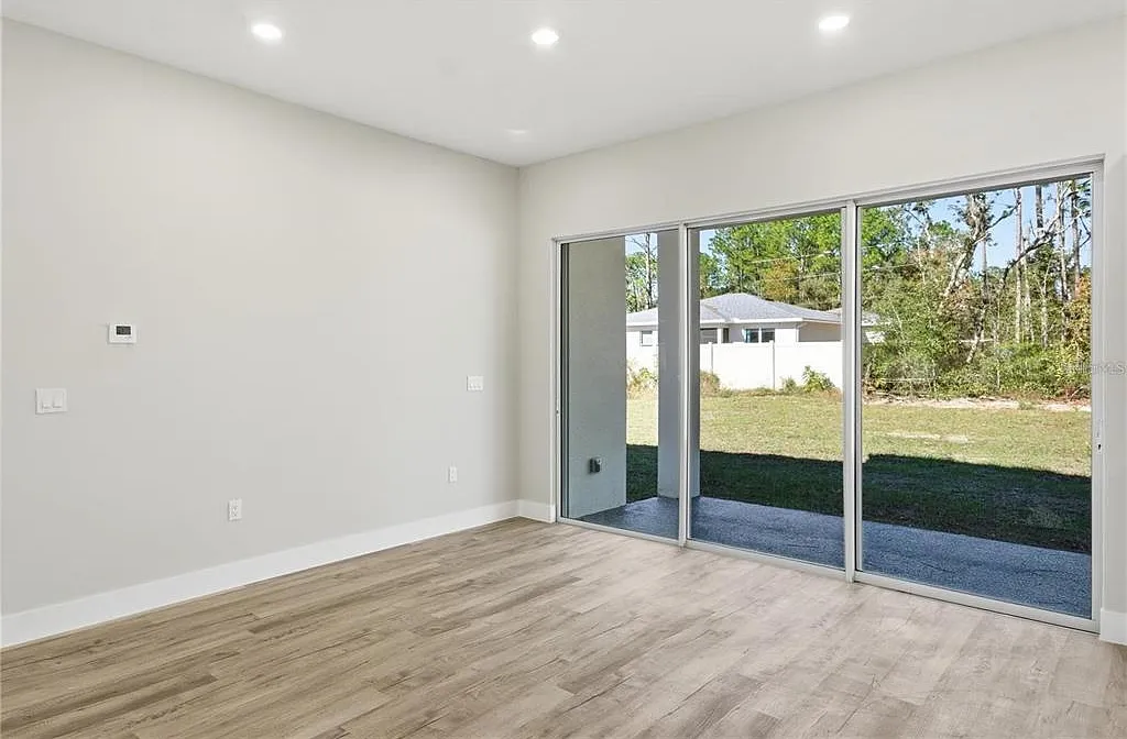 4 bed, 3.0 bath, 1802 sqft, $2,200 — Photo 2