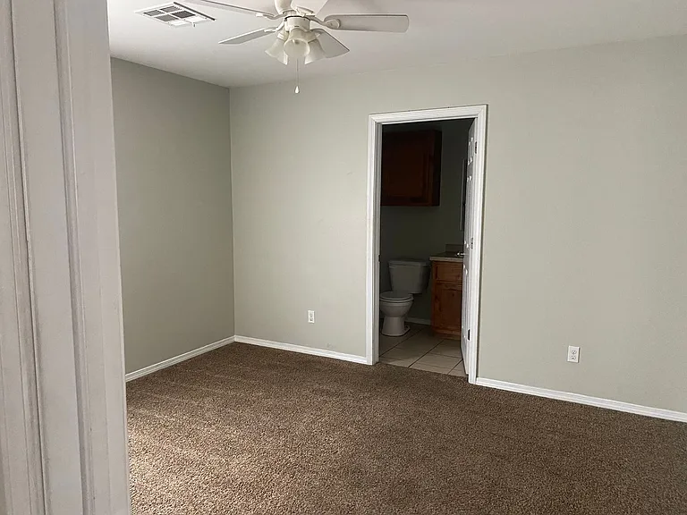 111-113 Cherokee — Photo 13