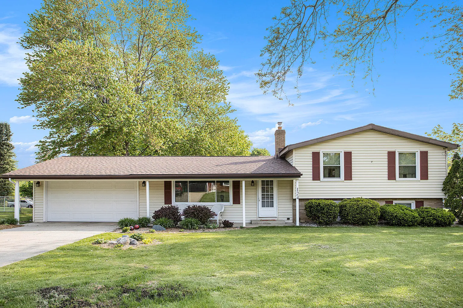 124 Walker Dr photo 1