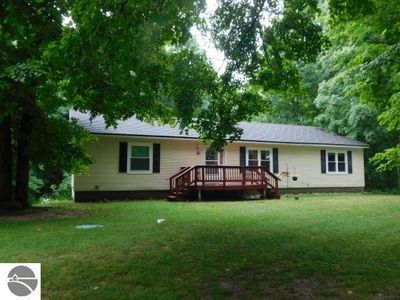 21 Wood Rd NW, Rapid City, MI, 49676