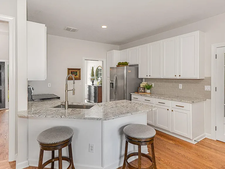 8400 Hobhouse Cir — Photo 7