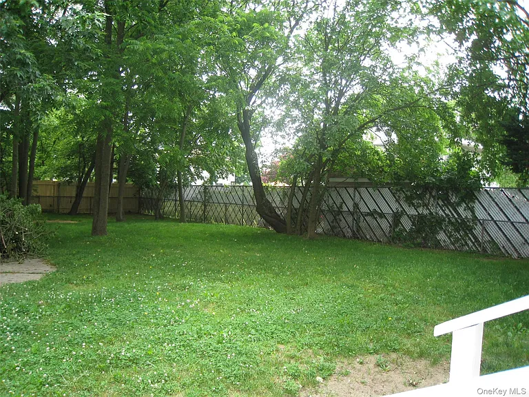 842 N Wellwood Ave — Photo 10