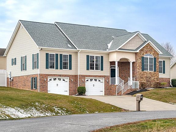 2nd image of 6250 Dotts Ln