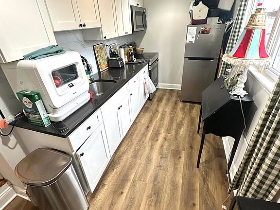 2nd image of 4925 Cedar Ave APT 2