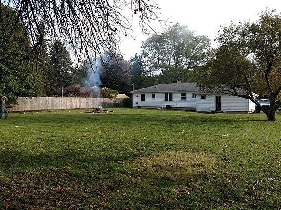 3rd image of 8340 Vernon Cir