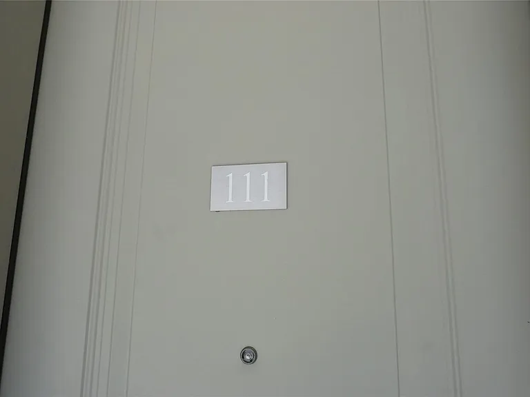 4819 Caroline St #111 — Photo 3
