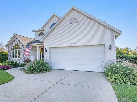 3rd image of 6653 Glen Hollow Dr SE
