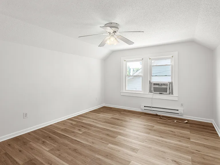430 W 5th St — Photo 26