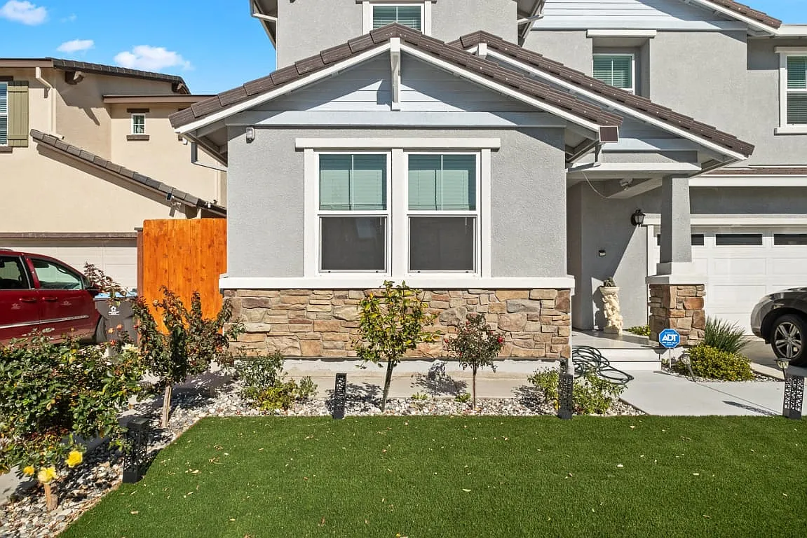 2883 Rabbit Hollow Dr — Photo 2