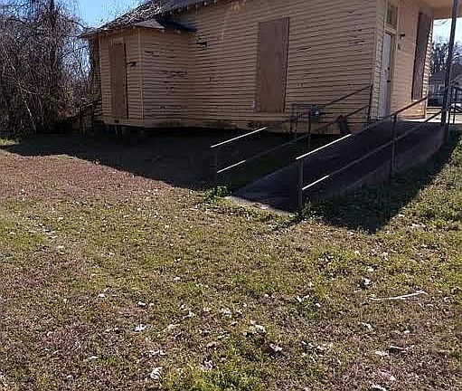4th image of 2427 Washington St