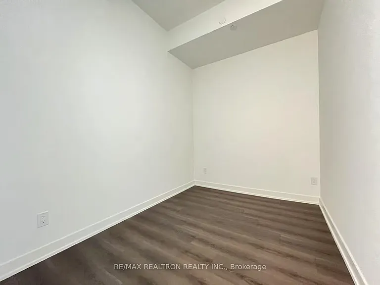 8 Wellesley St W #3202 — Photo 11