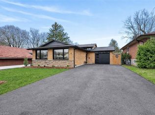 23 Brenlyn Ct, Hamilton, ON L9C 4N8