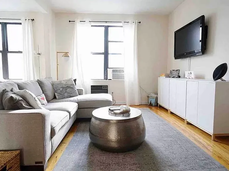 332 E 14th St #4B — Photo 1