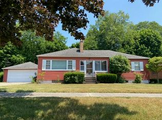 569 Ravinia Dr, South Haven, MI 49090